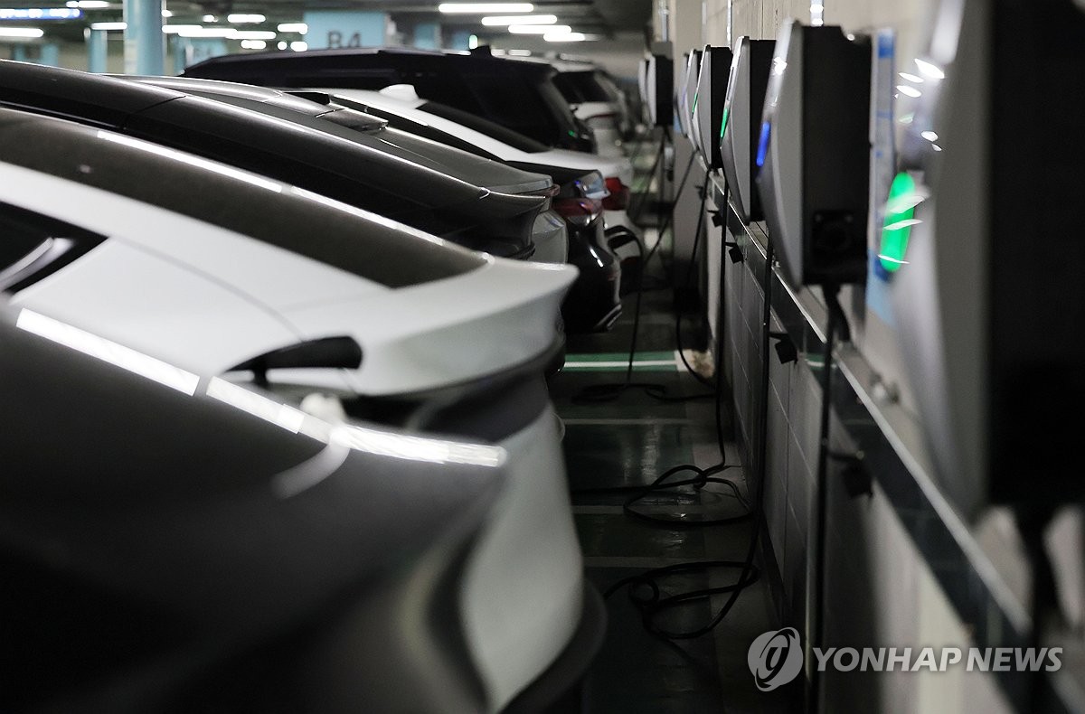 충전 중인 전기차