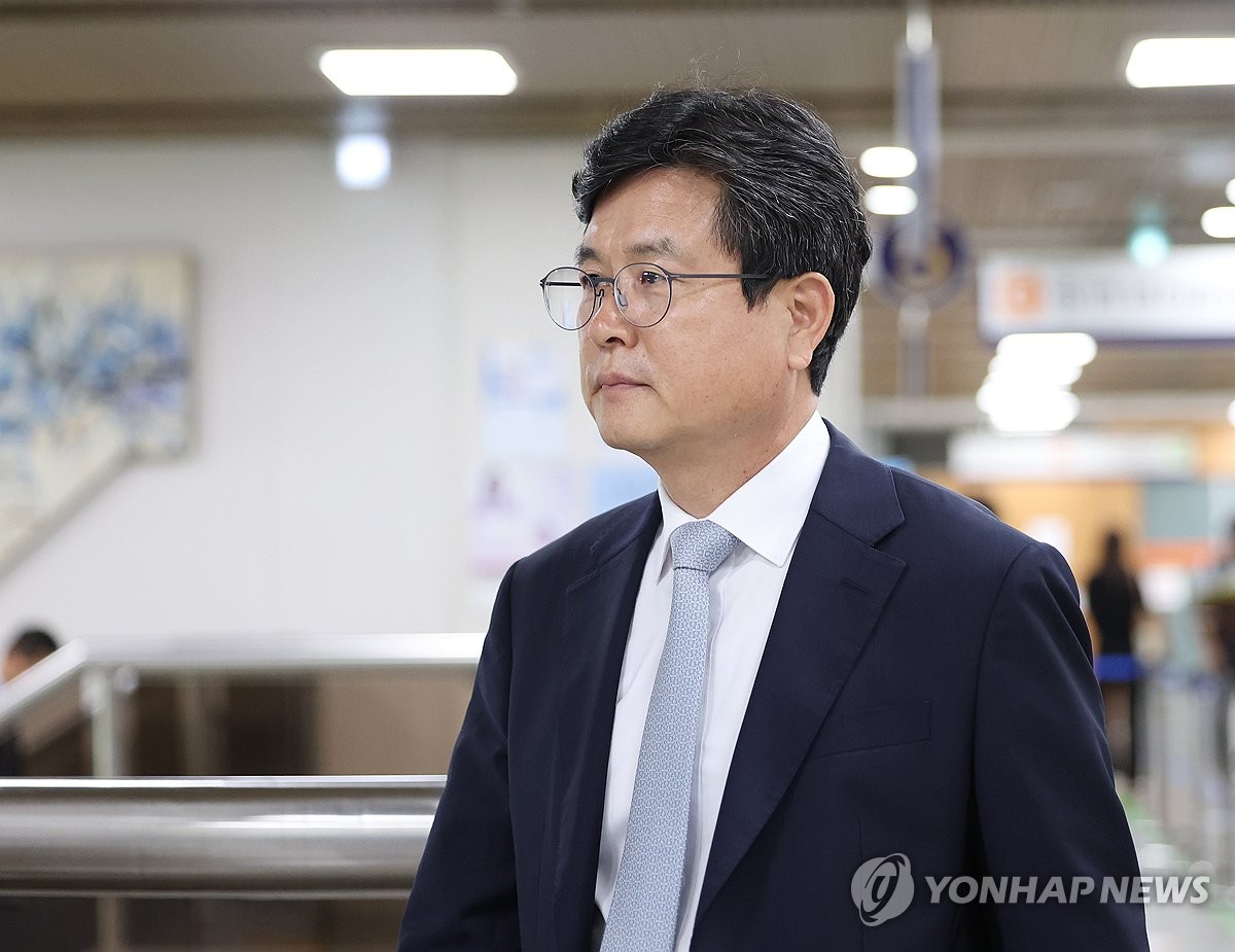 법정 향하는 '허위 계엄 선포문 작성' 강의구 전 대통령실 부속실장