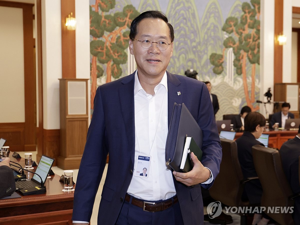 국무회의 입장하는 신임 민정수석