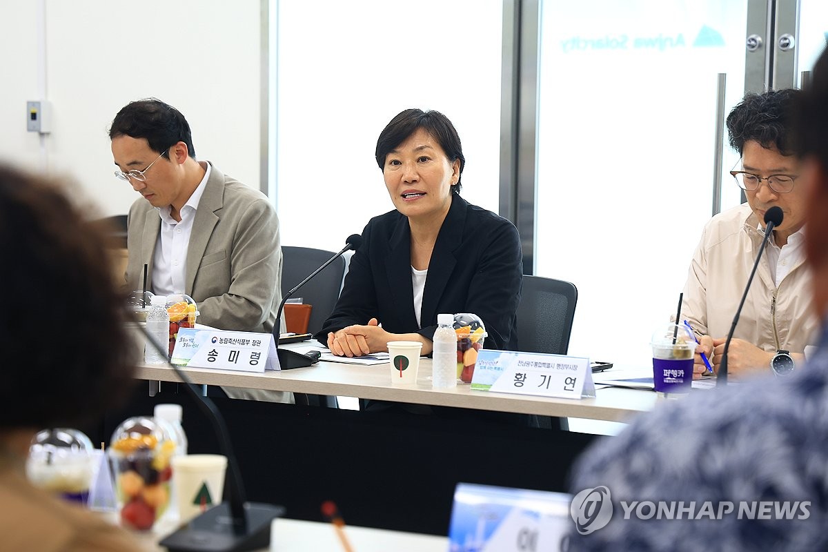 송미령 장관, 농어촌 기본소득 주민 간담회