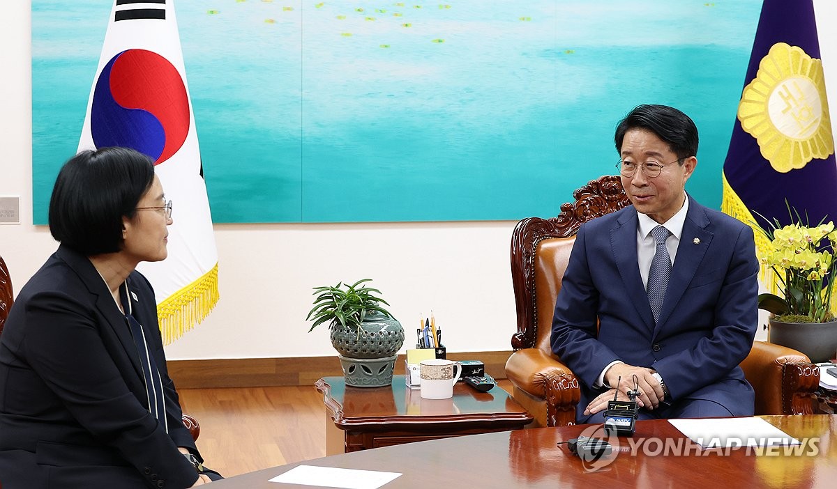한성숙 총리와 환담하는 조정식 국회의장