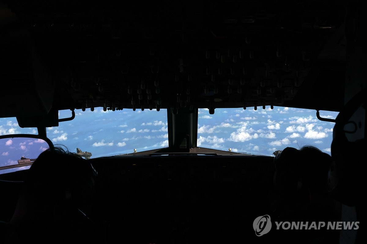 해군 해상초계기 P-8A 조종실
