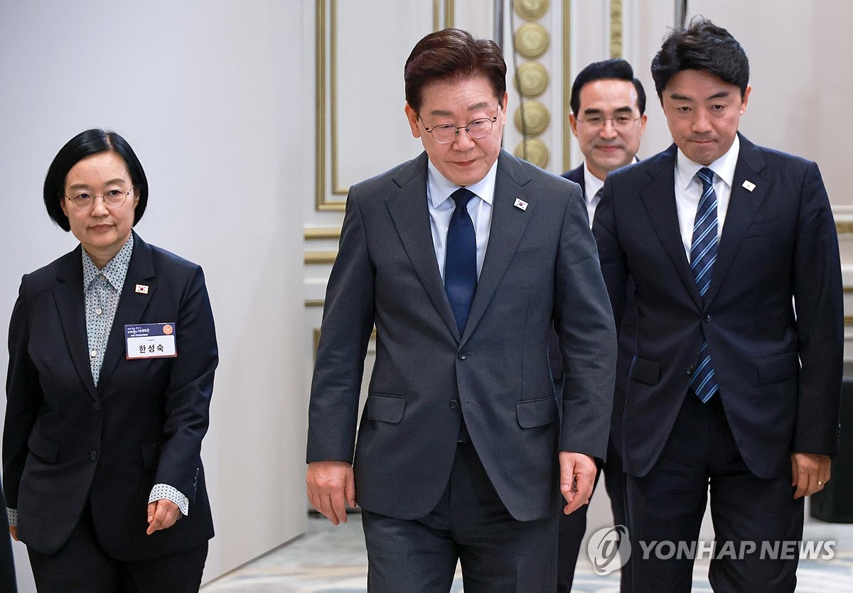 국가재정전략회의 입장하는 이재명 대통령