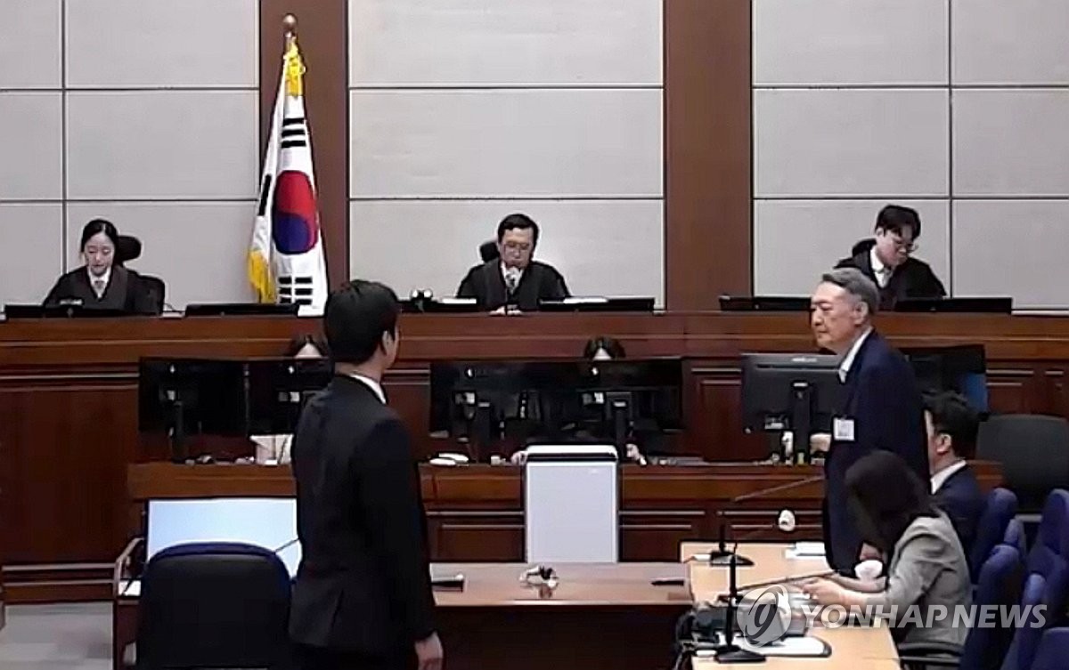 '명태균 여론조사 수수' 윤석열 징역 2년 선고