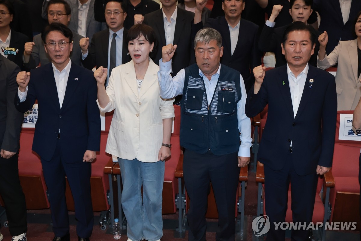 임을 위한 행진곡 부르는 김민석·정청래 당대표 후보