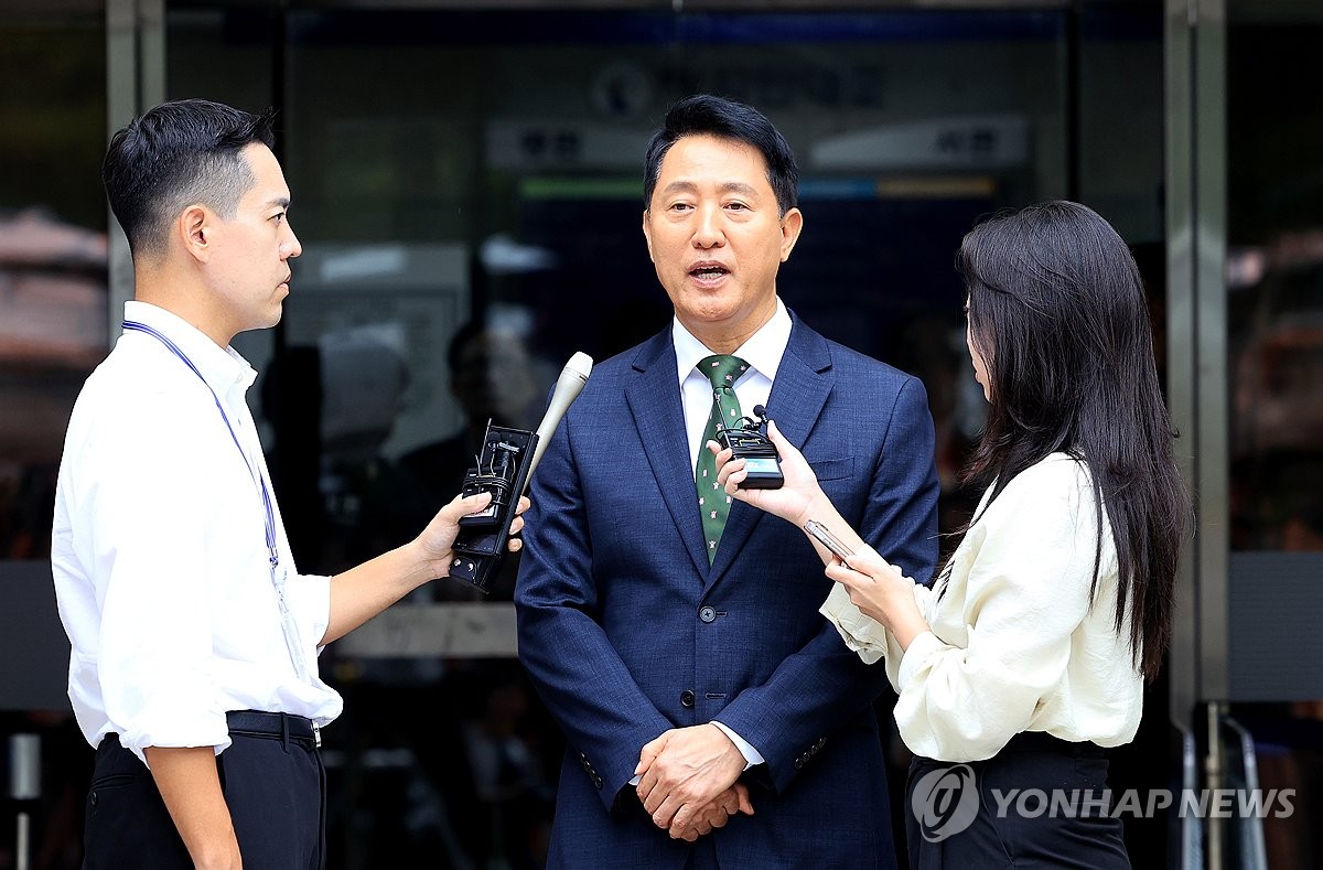 답변하는 오세훈