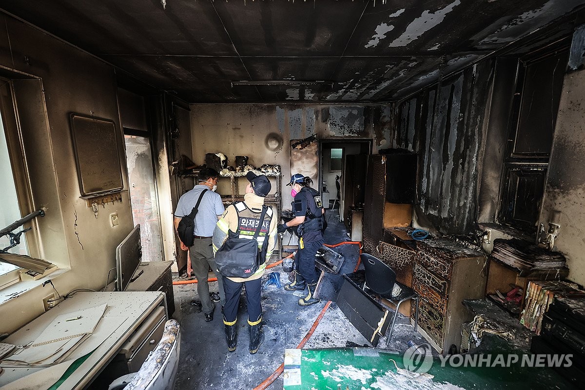경산 아파트서 폭발 추정 사고…8명 부상