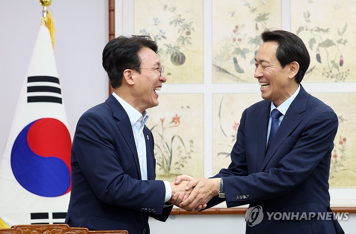 손 맞잡은 김민석·우상호