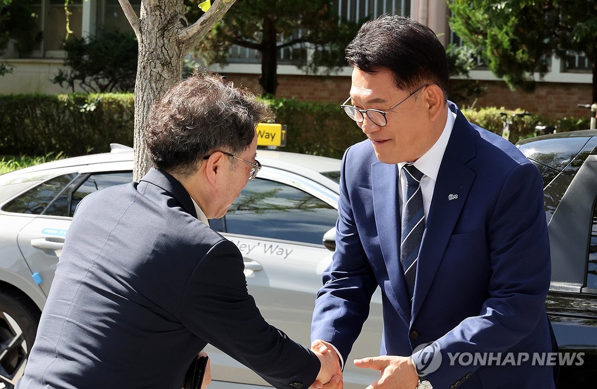지지자들과 인사하는 송영길