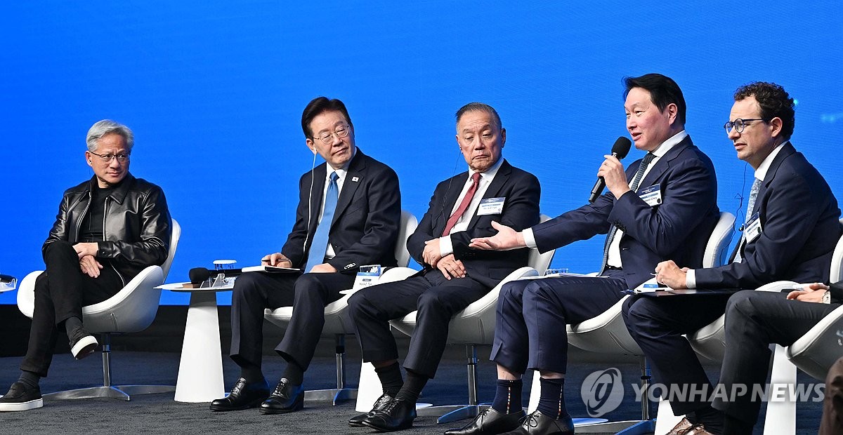 발언하는 최태원 회장