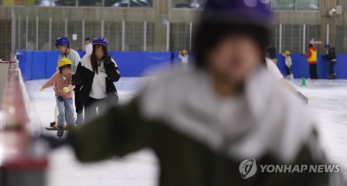 겨울 같은 한여름 빙상장