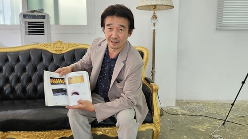 연합뉴스와 인터뷰하는 이제석 광고연구소 대표
