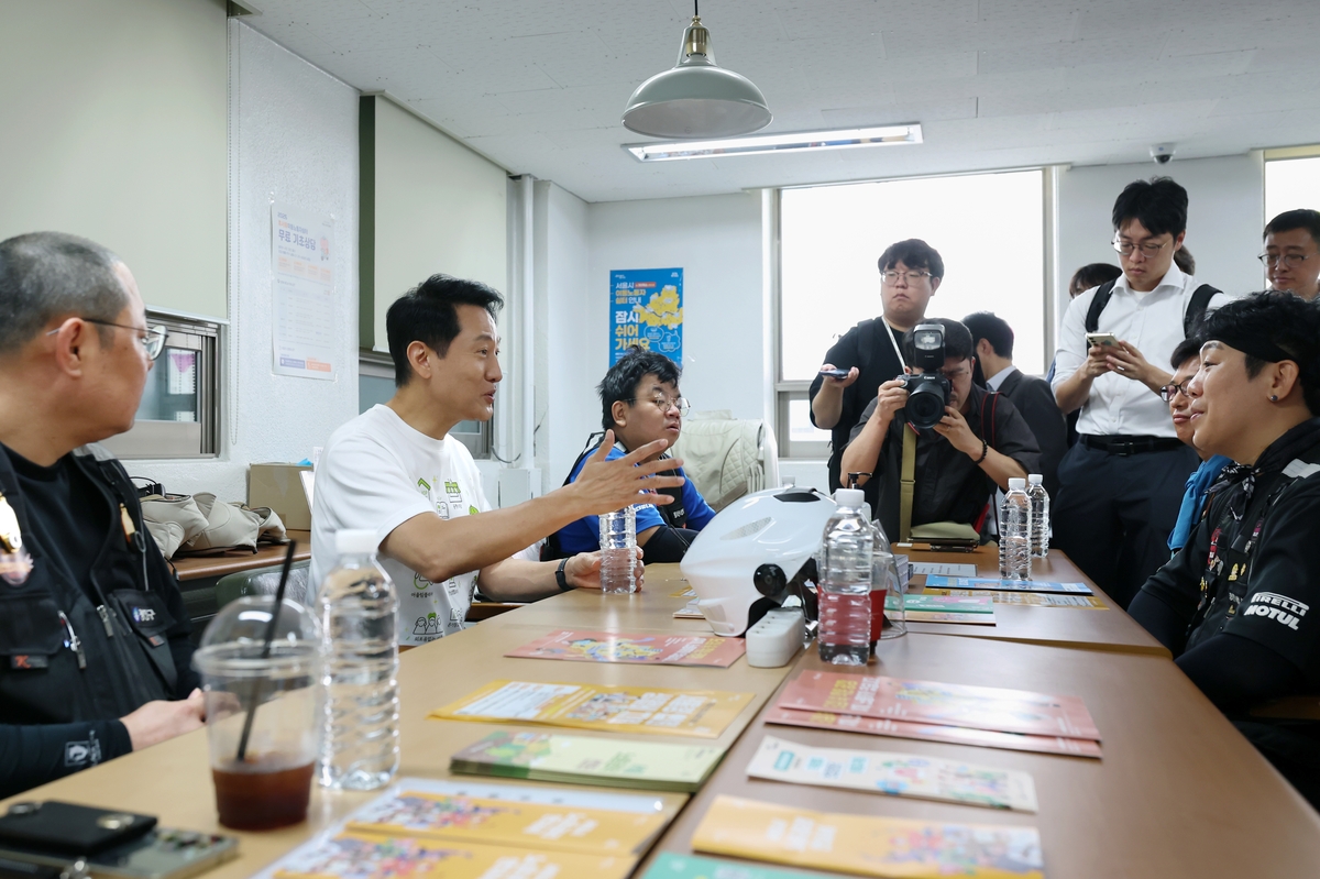 이동노동자 쉼터 찾은 오세훈 시장