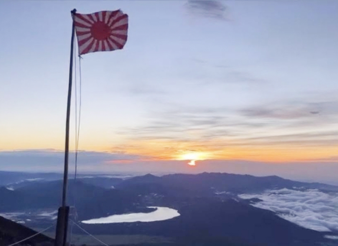후지산 산장에 걸린 욱일기