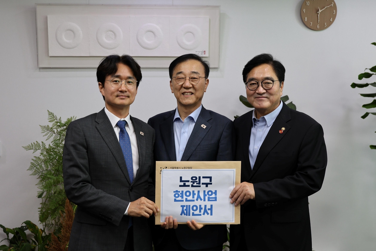 12일 국회의원회관에서 김윤덕 국토교통부 장관을 면담한 서준오 노원구청장(왼쪽)