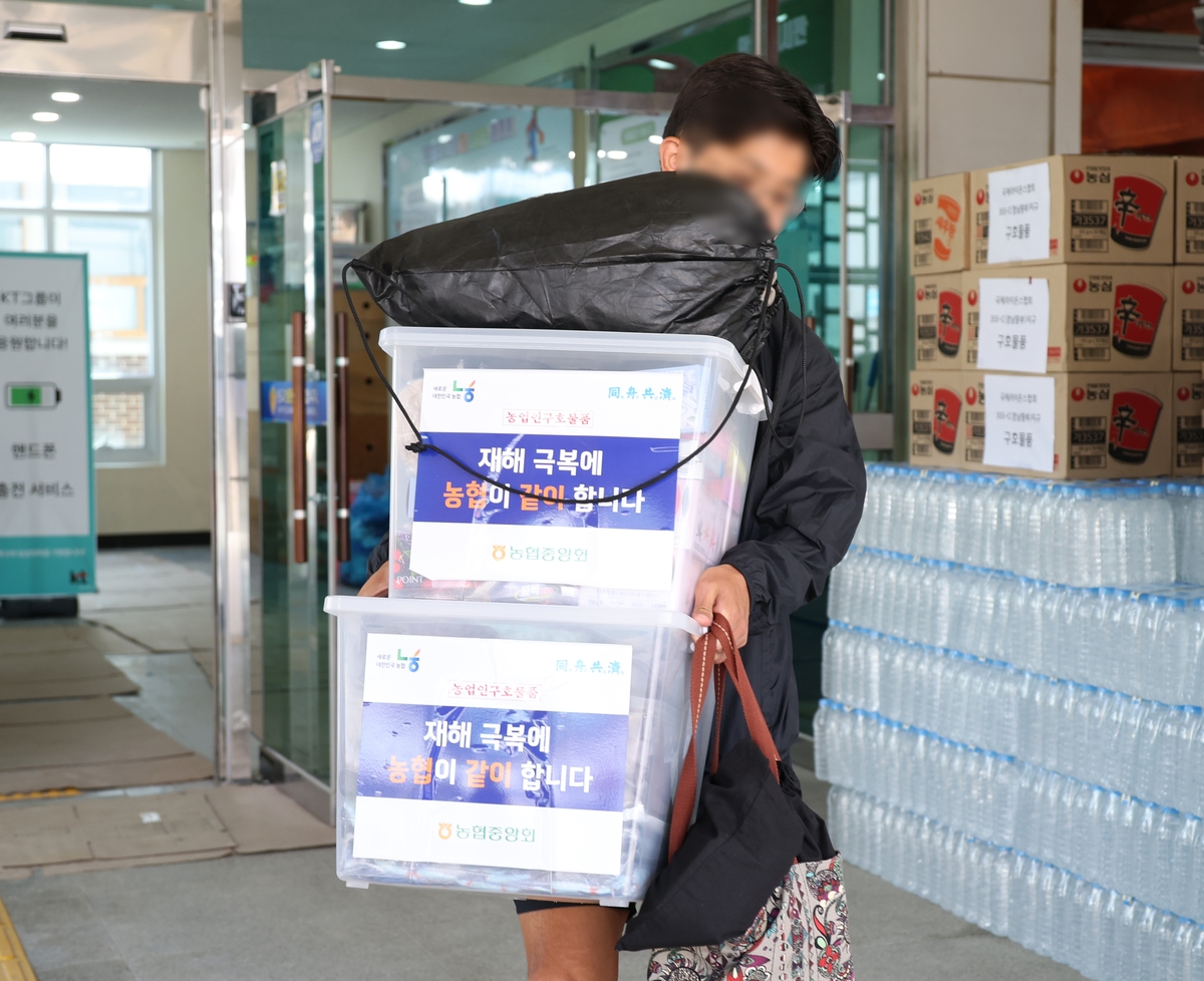 대피명령 해제에 복귀하는 산사태 피해 주민