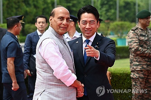20일 라즈나트 싱 인도 국방장관과 고이즈미 신지로 일본 방위상