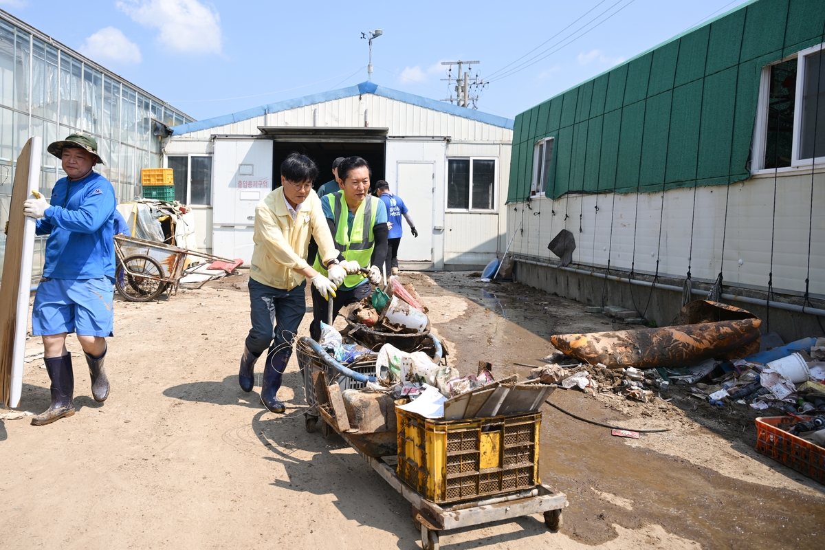 수해 복구 봉사 나선 정청래 전 민주당 대표