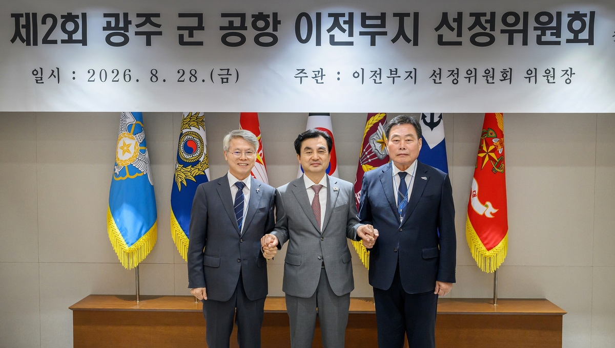 왼쪽부터 민형배 전남광주통합특별시장, 안규백 국방부 장관, 김산 무안군수