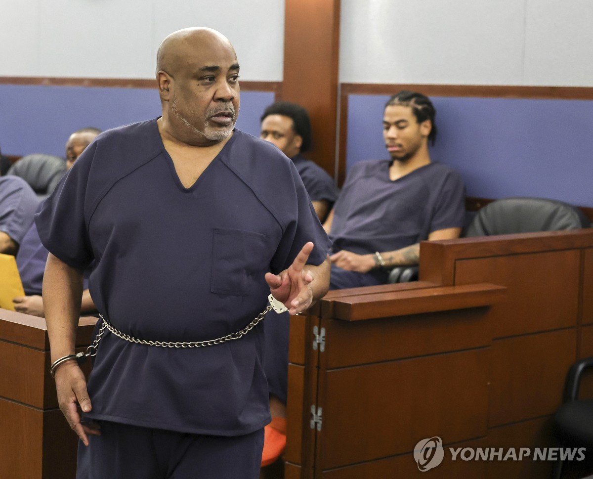 투팍 살인 공모 혐의로 재판정에 선 드웨인 케피 디 데이비스