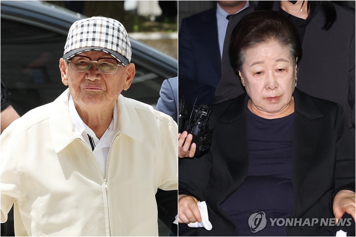 신천지 이만희 총회장(왼쪽)과 한학자 통일교 총재