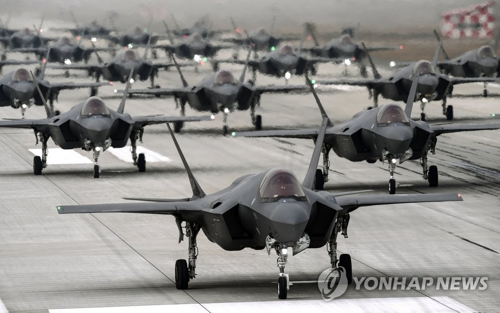 '엘리펀트 워크' 훈련 중인 F-35A 스텔스 전투기들