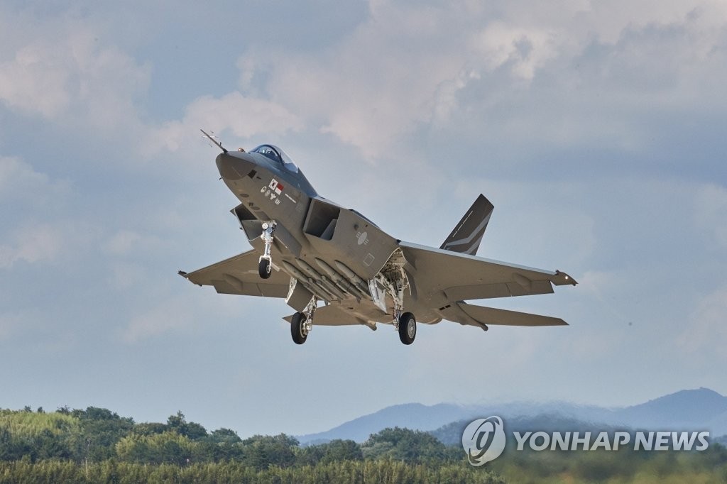 KF-21 시제기 최초 비행 성공