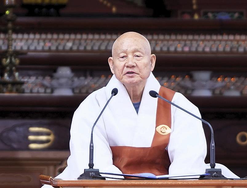 법어하는 조계종 종정 성파스님
