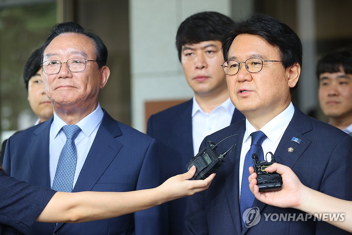 무죄 확정 입장 밝히는 송철호-황운하