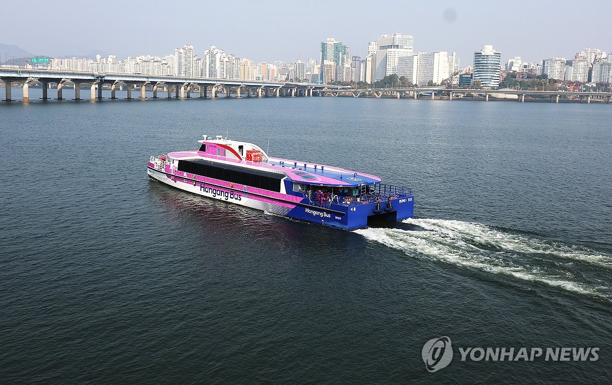 마곡으로 향하는 한강버스