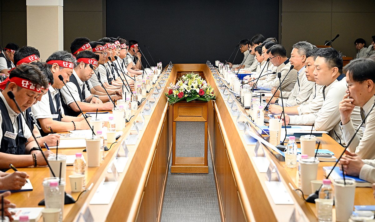 마주 앉은 현대차 노사 대표