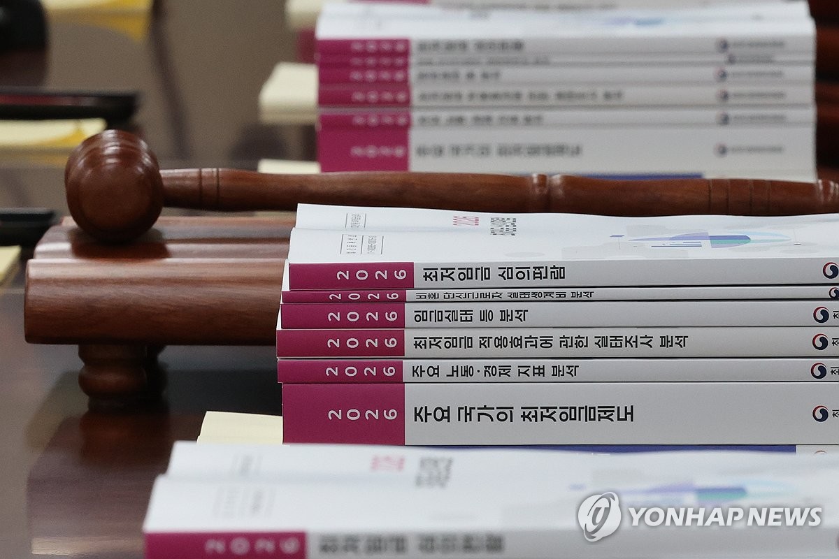 최저임금위 노사 줄다리기 본격화