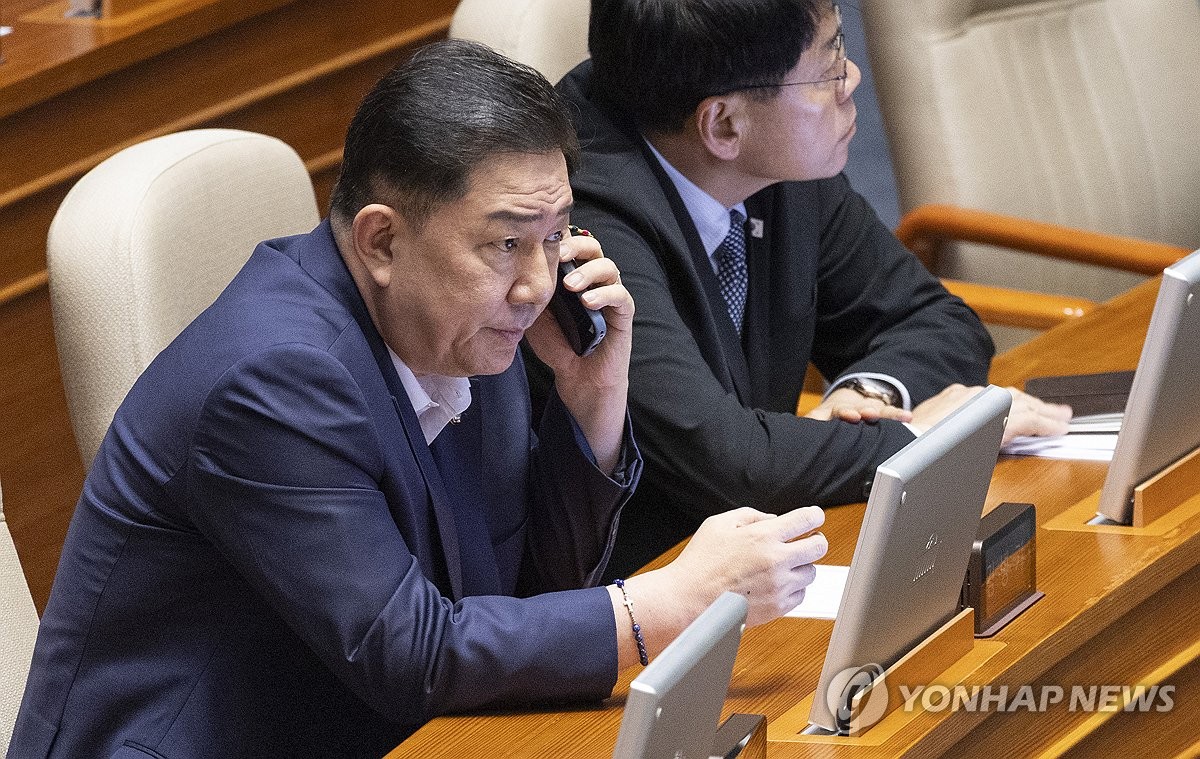 통화하는 김병기 의원