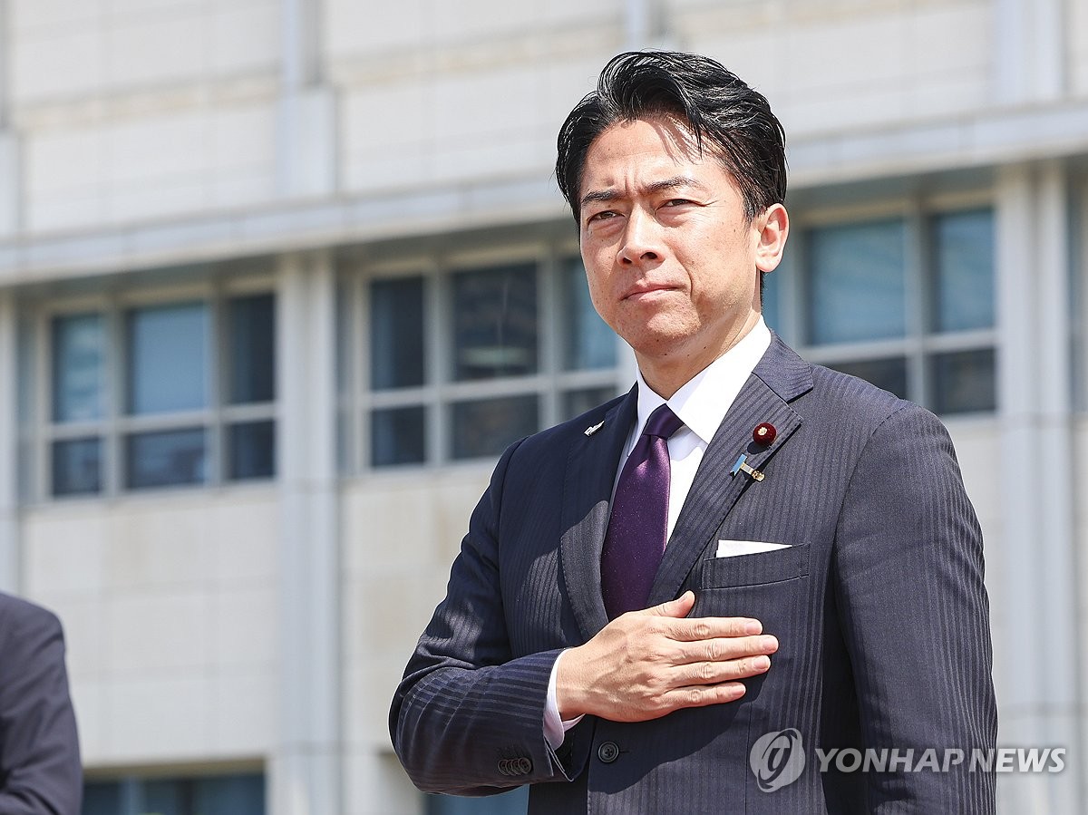고이즈미 신지로 일본 방위상