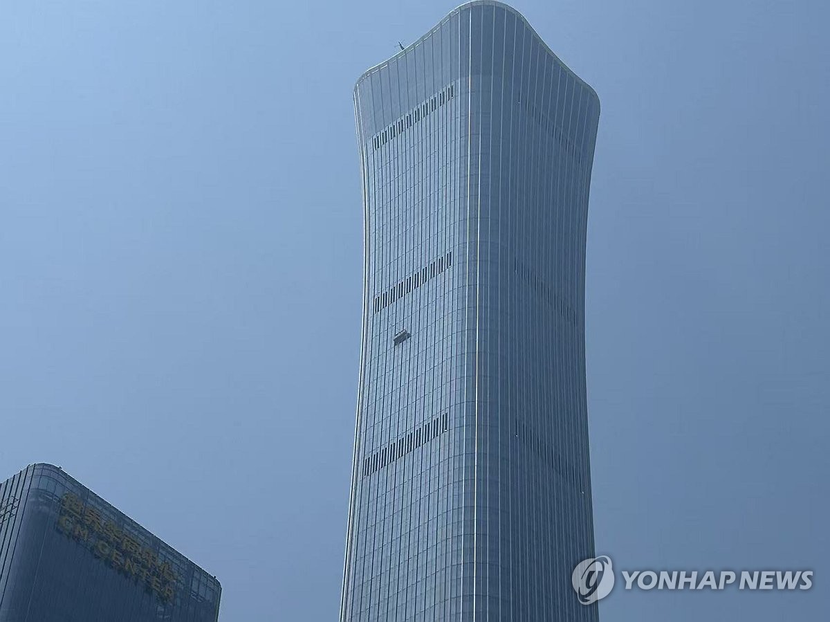 경비행기 충돌 중국 베이징 초고층 빌딩