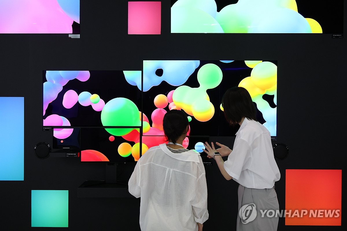최신 디스플레이 기술 전시