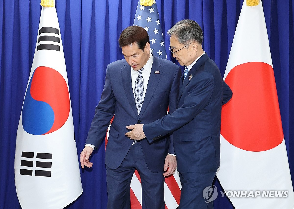 한미일 외교장관회의 참석한 한-미 외교장관