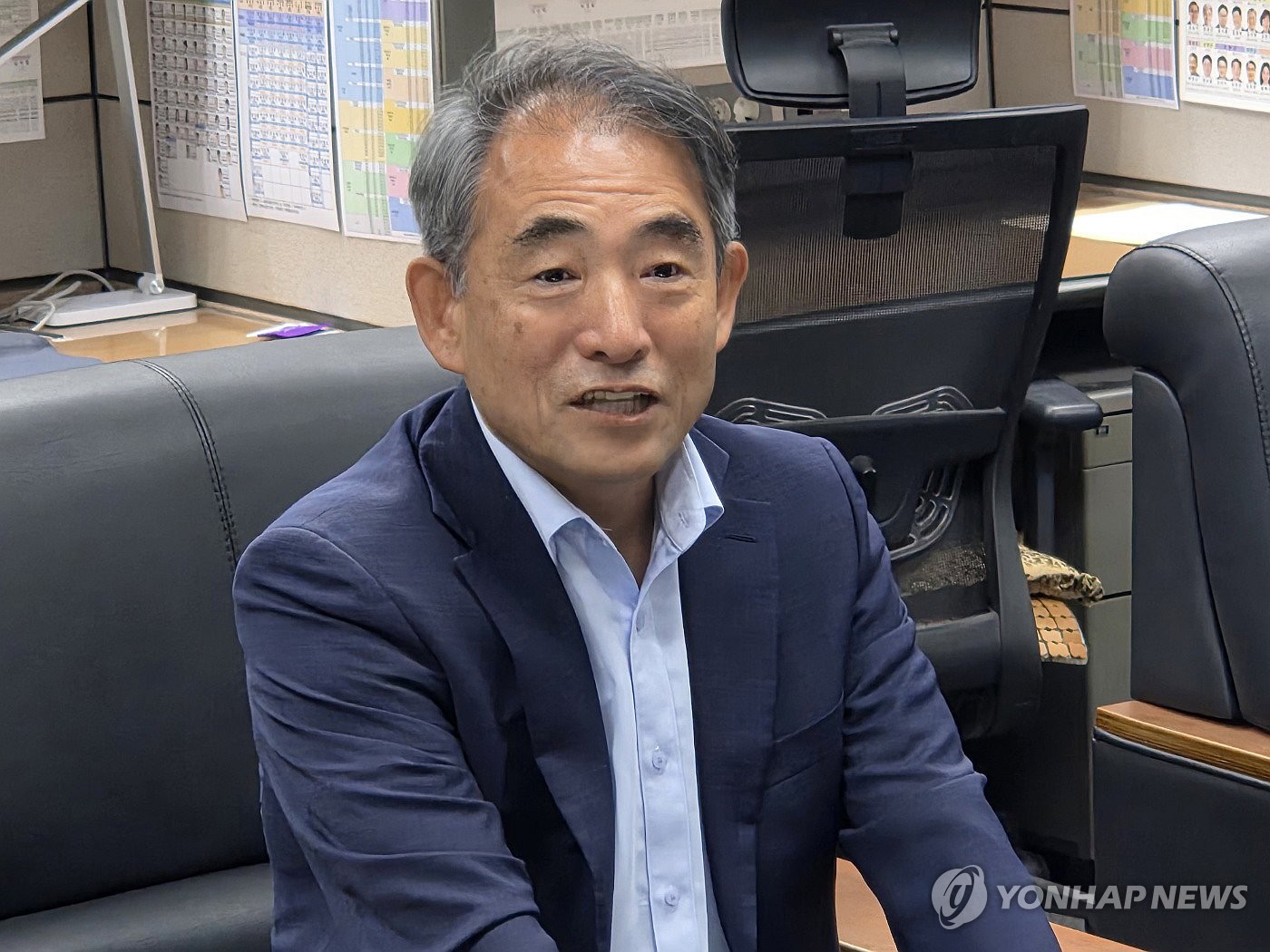 기자간담회하는 윤준병