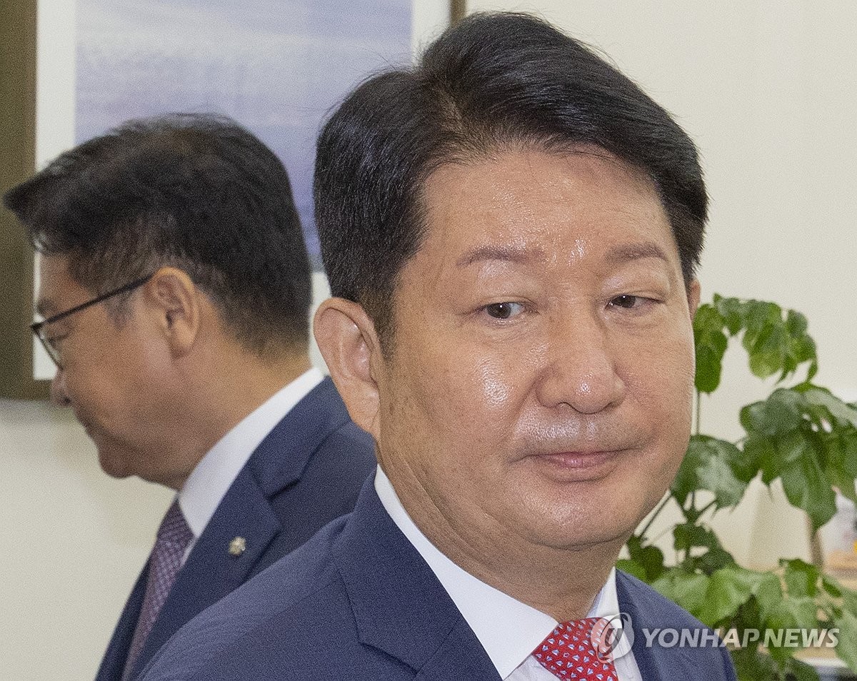 원내대표 '멱살' 사태 사과는 했지만...