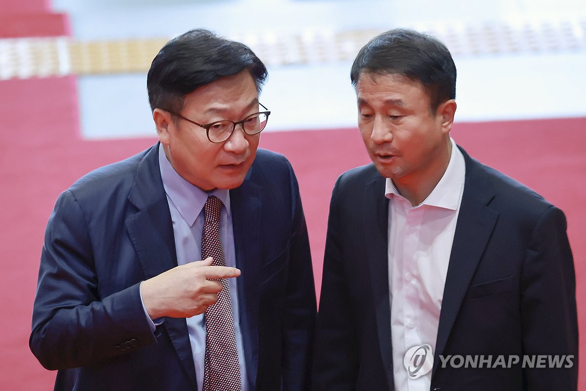 대화 나누는 여야 원내대표