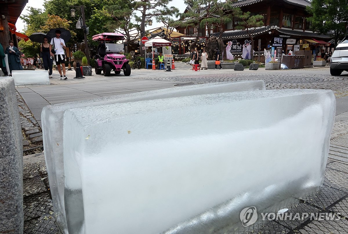 폭염에 한산한 전주한옥마을