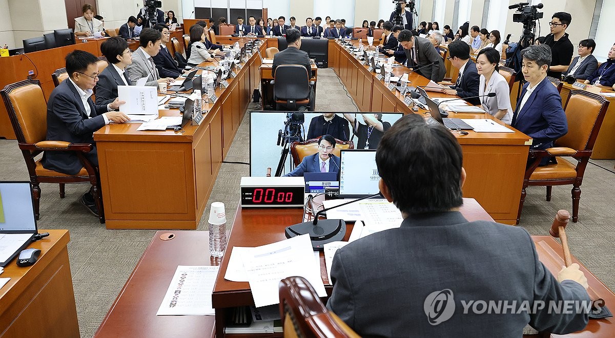 재검표 현장검증 협의를 위해 정회된 선관위 국조특위