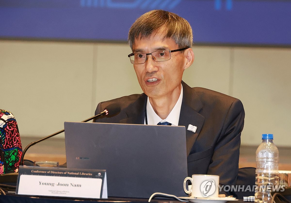 발언하는  남영준 국립도서관 관장