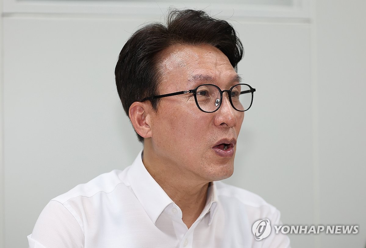 가락몰 상인들과 간담회하는 김민석 당 대표 후보