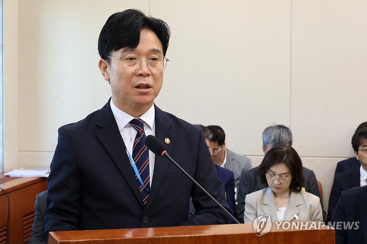 업무 보고하는 김영훈 장관