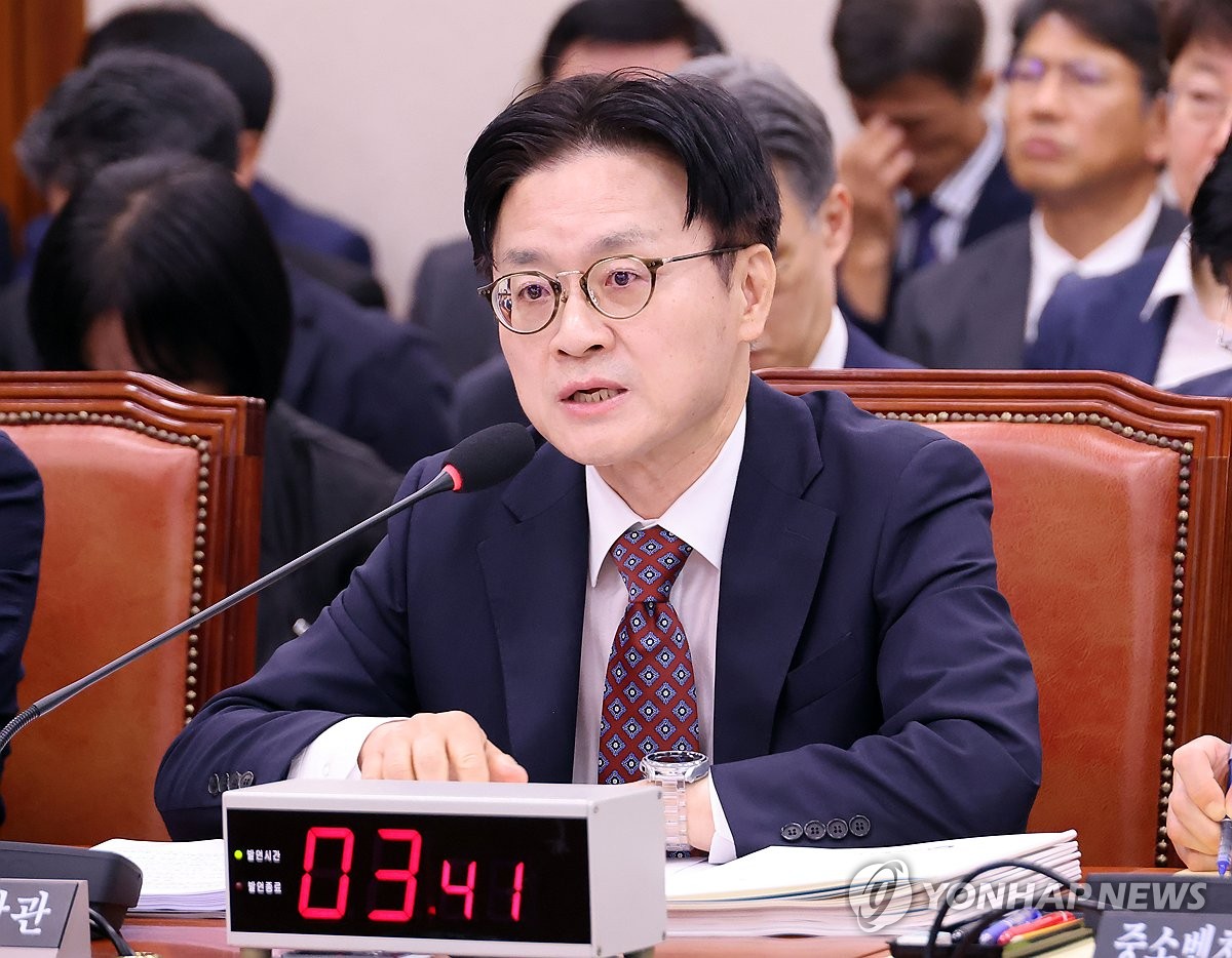 위원들 질문에 답하는 김정관 산업통상부 장관