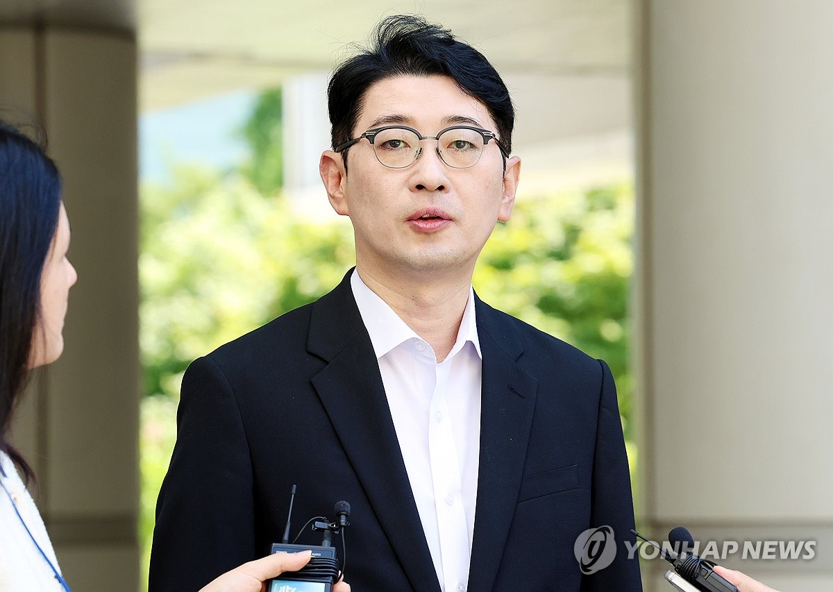 질문에 답변하는 주진우 의원