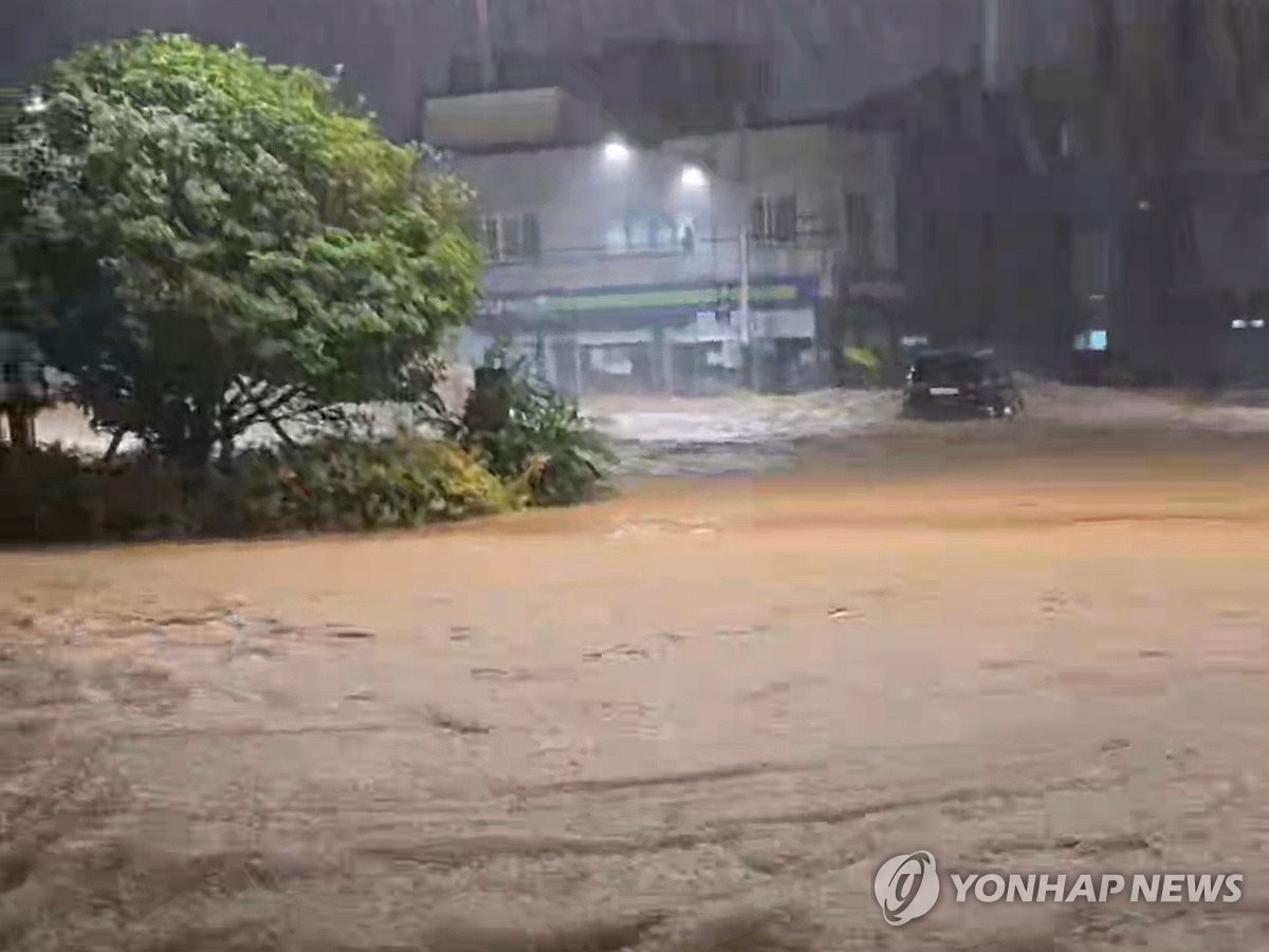 물바다 된 거제 장평동 도로