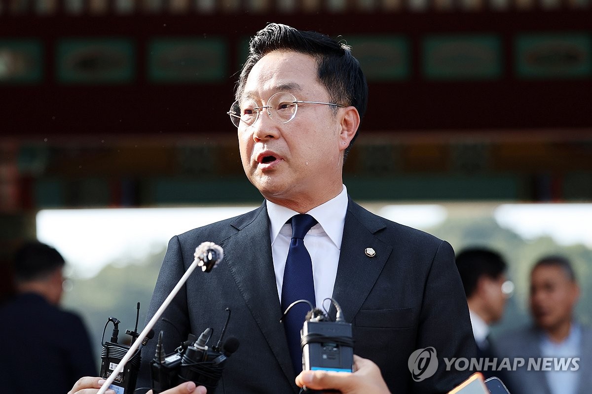 발언하는 더불어민주당 박성준 수석대변인