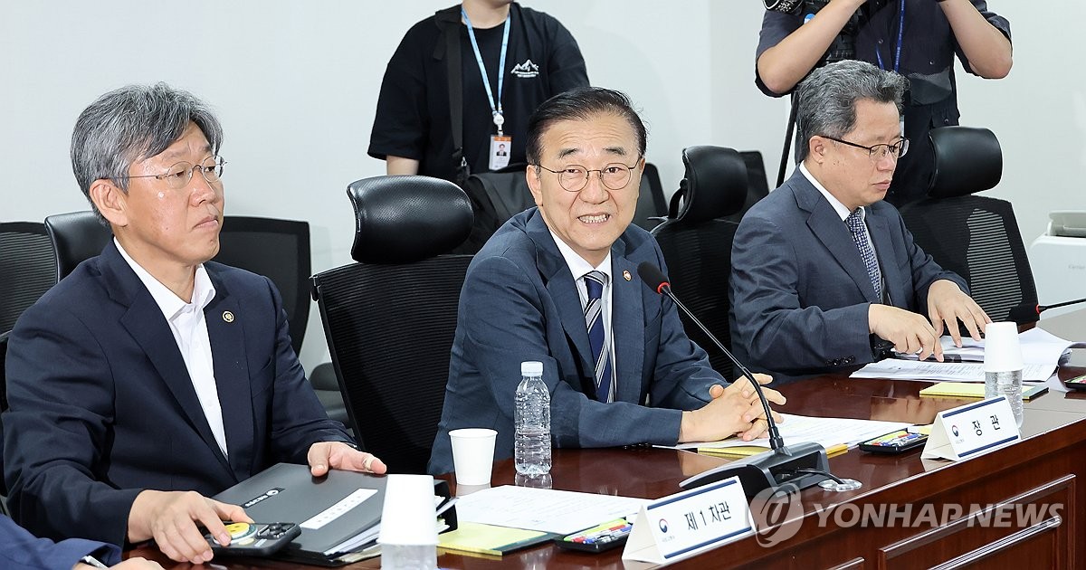 국토위 당정 참석한 김윤덕 국토교통부 장관